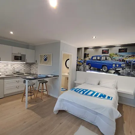 Classic Car House Apartment *